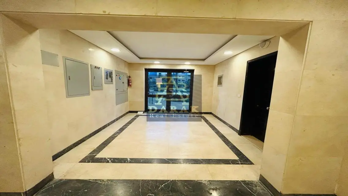 شقة فاخرة في77-B8 بمساحة متر