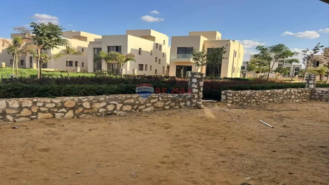 Luxury Villa with 400 sqm Private Garden and Pool