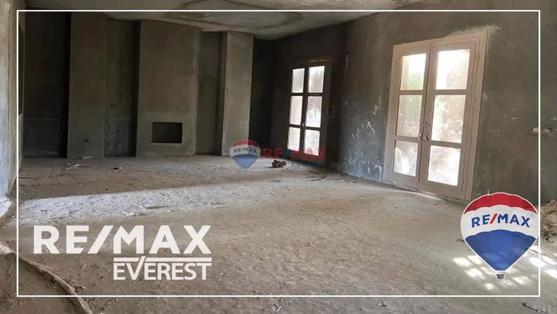 Luxurious Villa with Spacious Design and Amazing Amenities