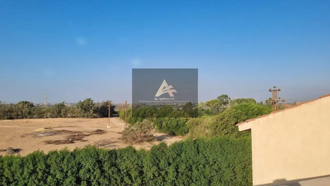 فيلا رائعة مع مسبح خاص وحديقة في موقع متميز