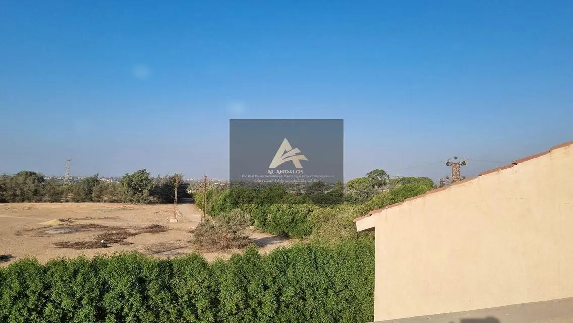 فيلا رائعة مع مسبح خاص وحديقة في موقع متميز