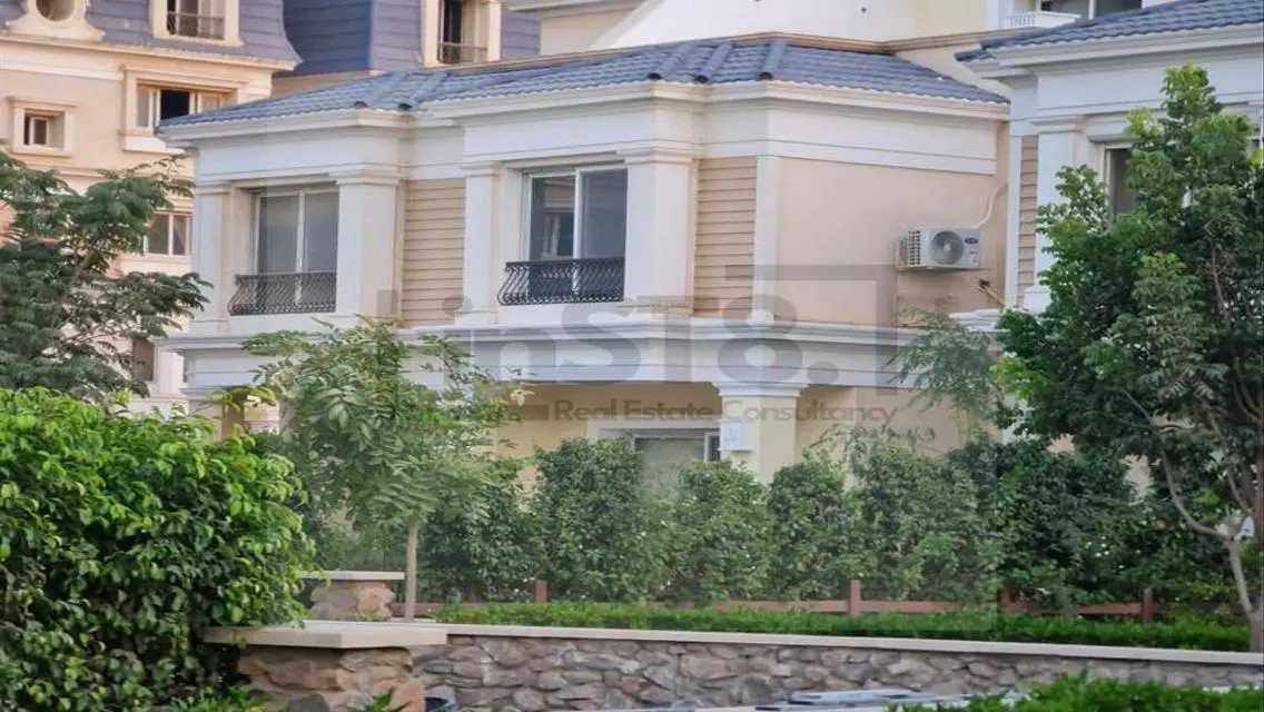 Luxury Villa for Sale in ST81