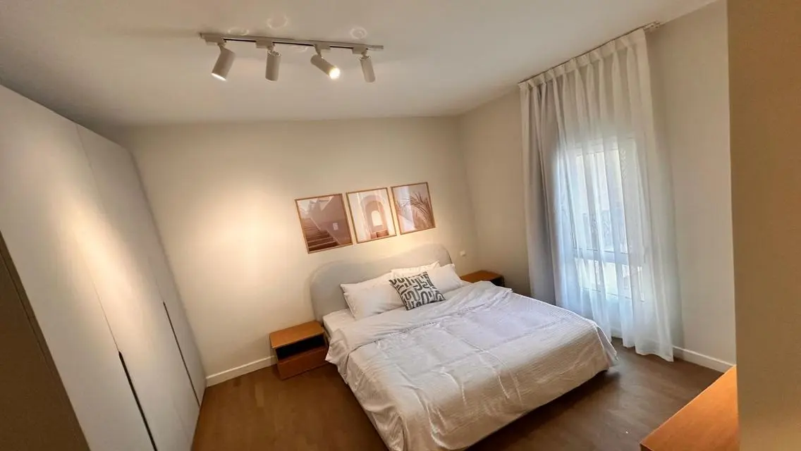 Luxurious Apartment with Shared Garden