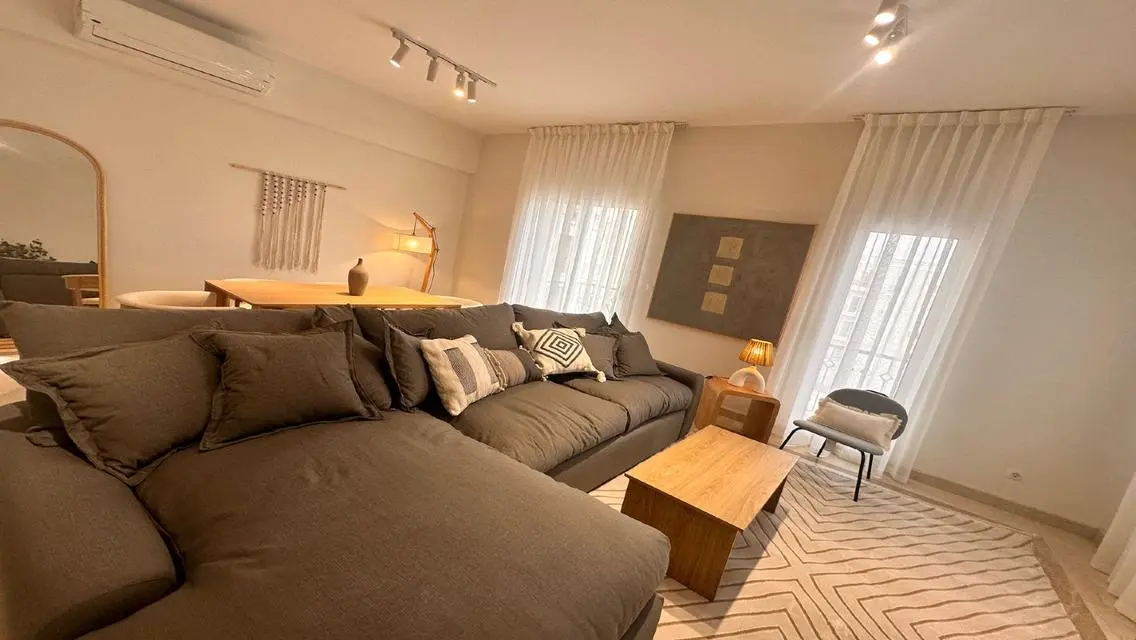 Luxurious Apartment with Shared Garden