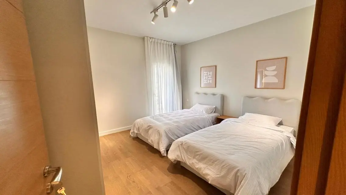 Luxurious Apartment with Shared Garden