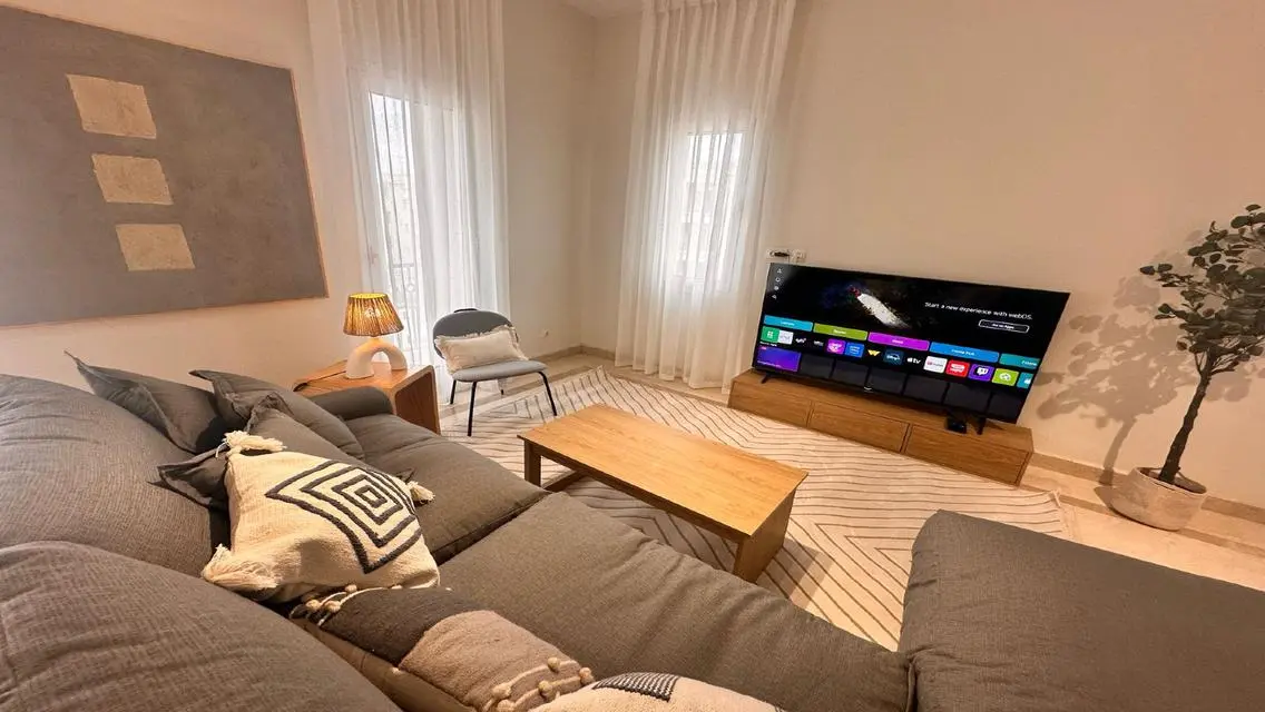 Luxurious Apartment with Shared Garden