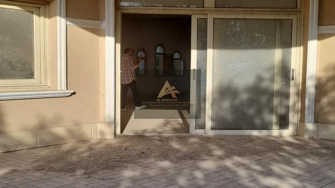 فيلا فاخرة للبيع بحي متميز