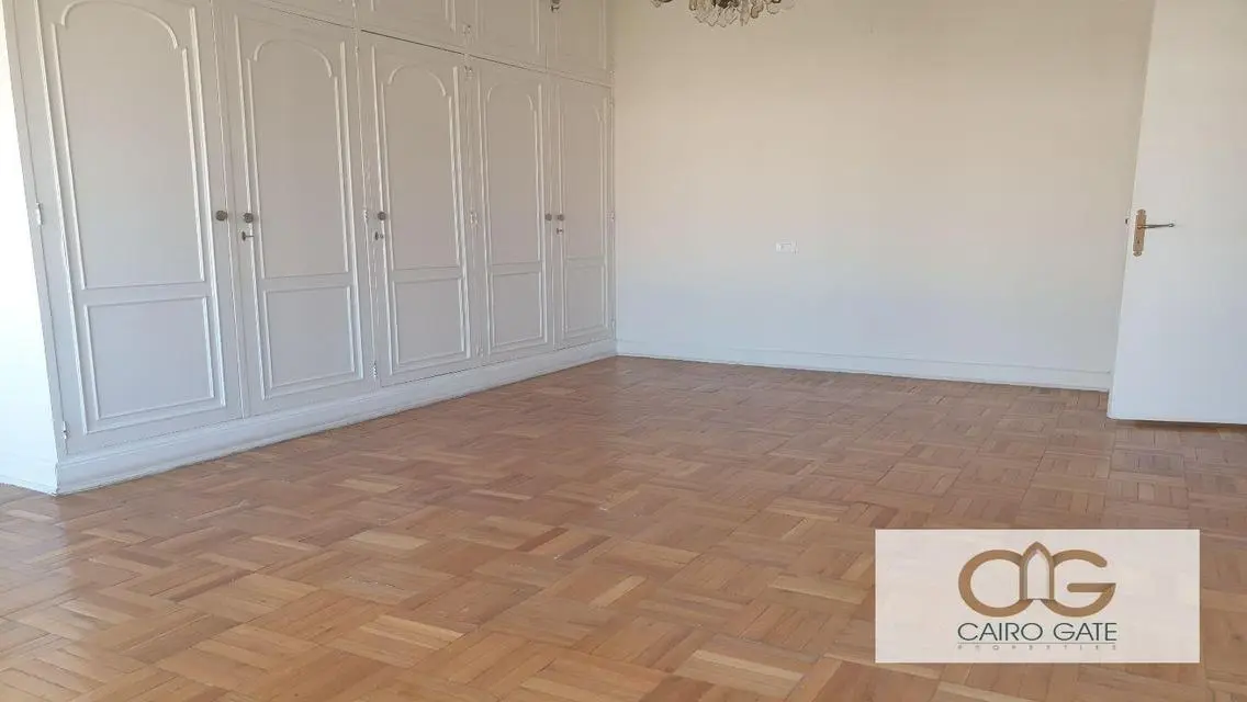 شقة براقة ومميزة مع تراس في زمالك