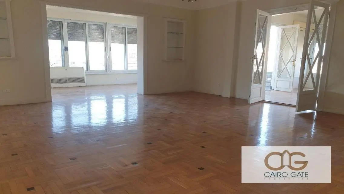 شقة براقة ومميزة مع تراس في زمالك