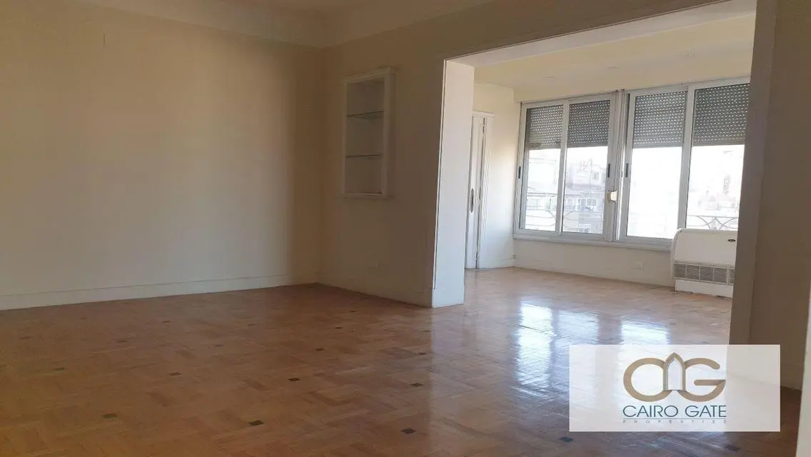 شقة براقة ومميزة مع تراس في زمالك