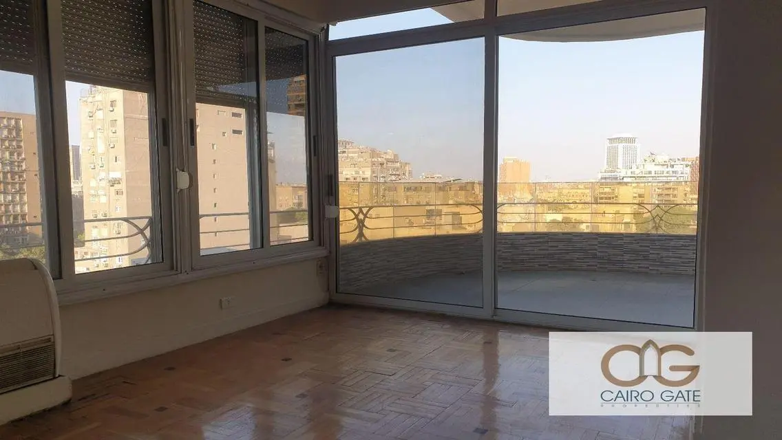 شقة براقة ومميزة مع تراس في زمالك
