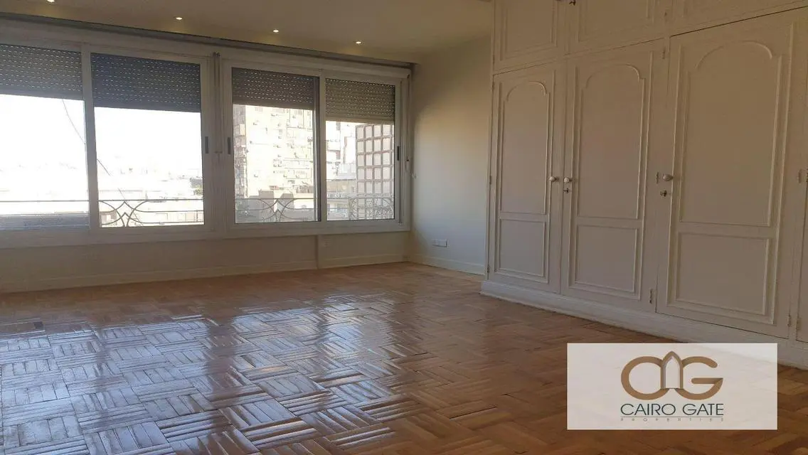 شقة براقة ومميزة مع تراس في زمالك