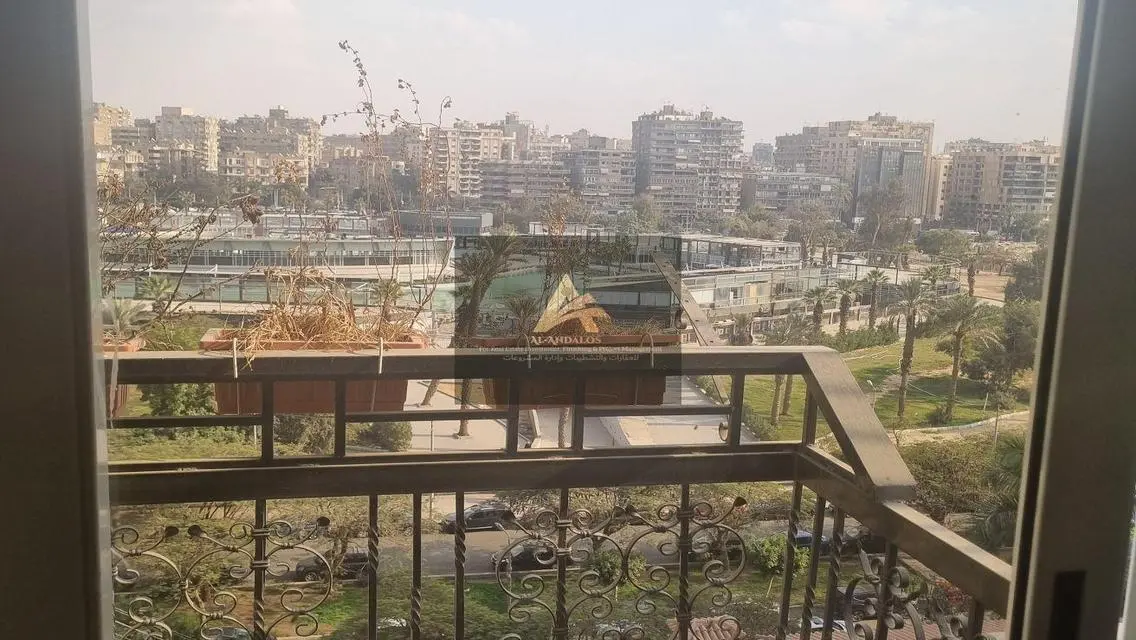 شقة فاخرة للبيع في موقع متميز