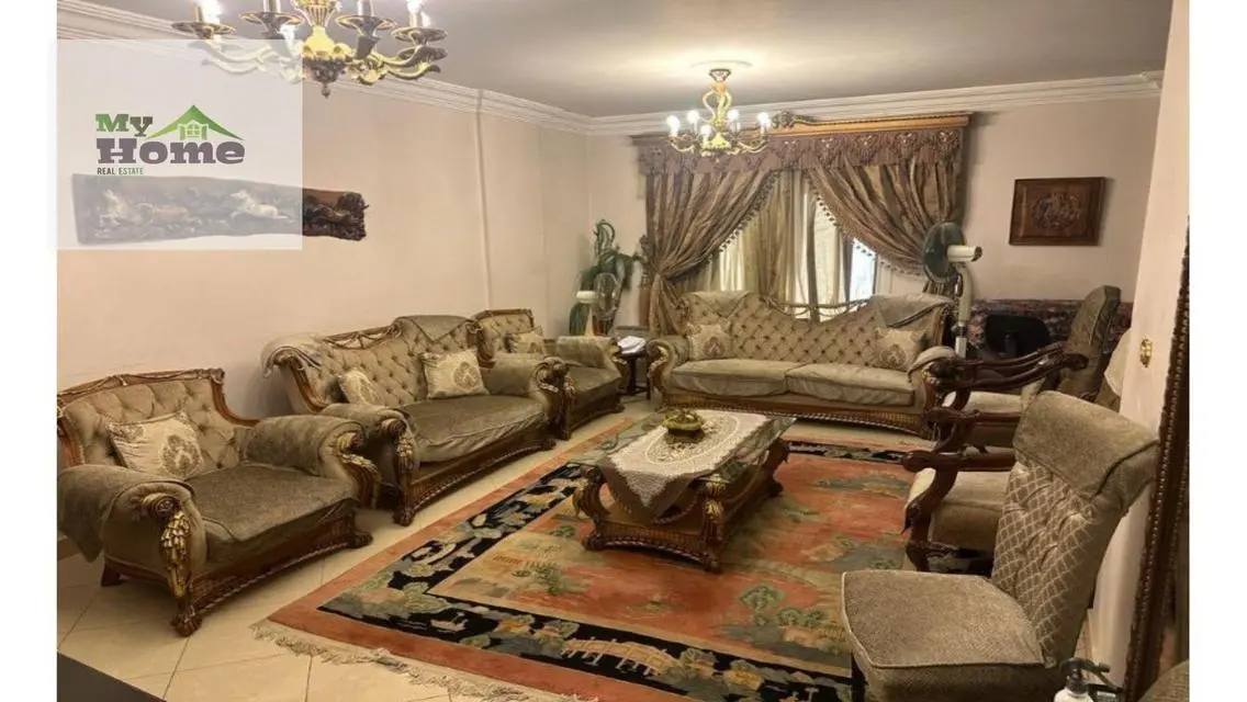 شقة فاخرة مطلة على معلم رئيسي للبيع