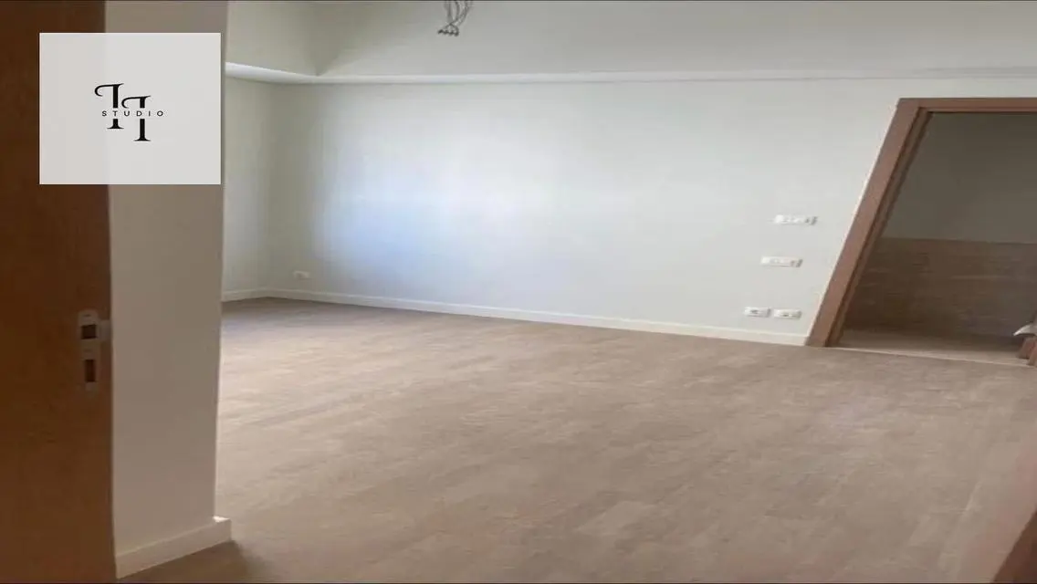 Stunning Apartment with Beautiful Lake View