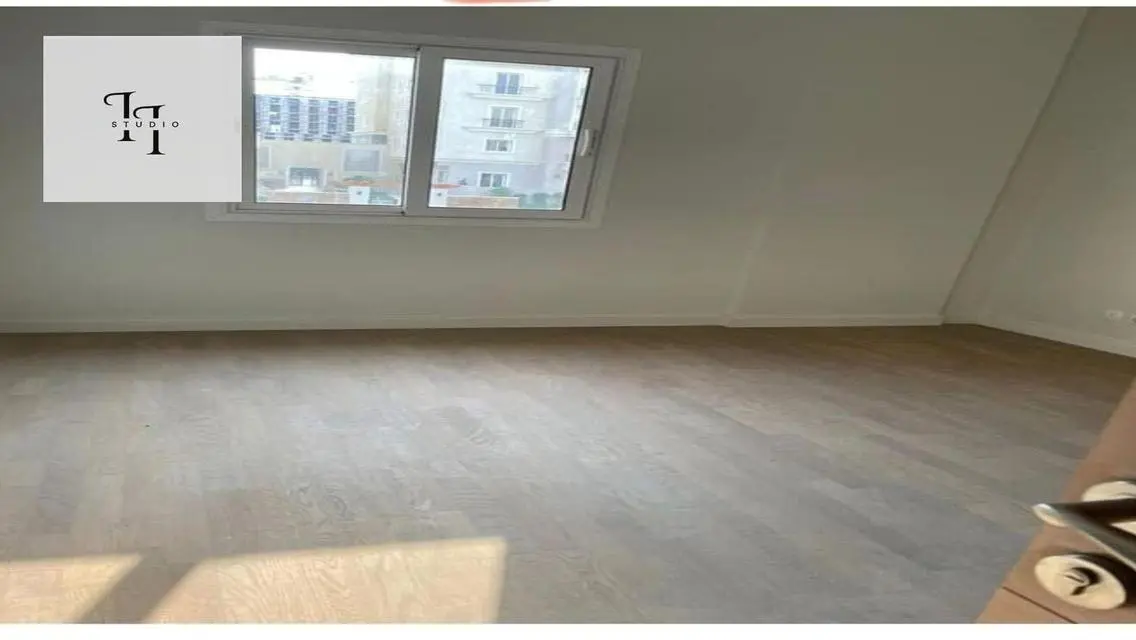 Stunning Apartment with Beautiful Lake View