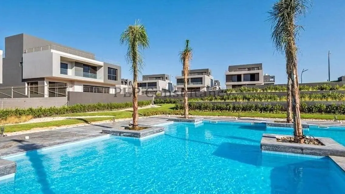 Stunning House with Shared Pool and Private Garden