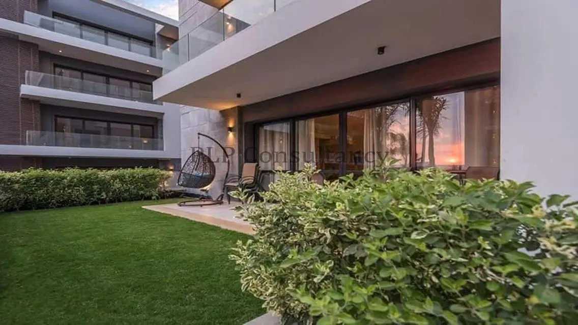 Stunning House with Shared Pool and Private Garden