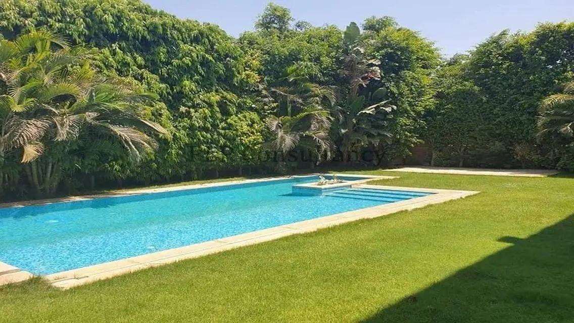 Stunning House with Shared Pool and Private Garden