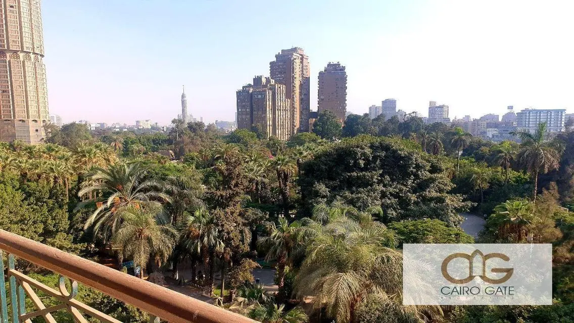 شقة بإطلالة على النيل بشرفة في الزمالك للبيع