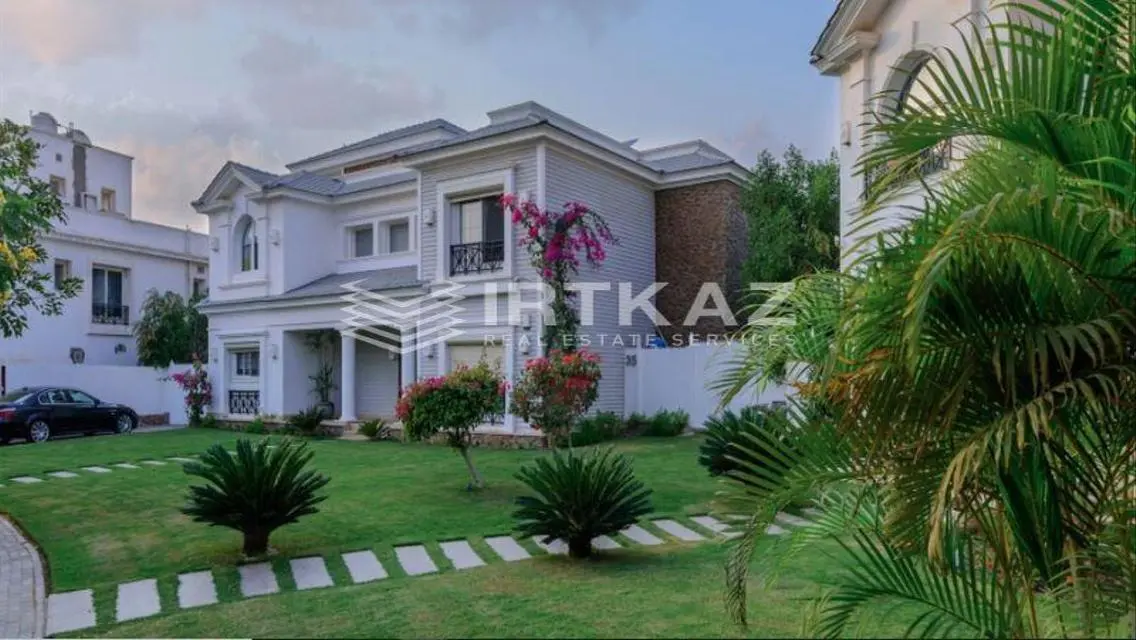 Luxury Villa with Stunning Lake View
