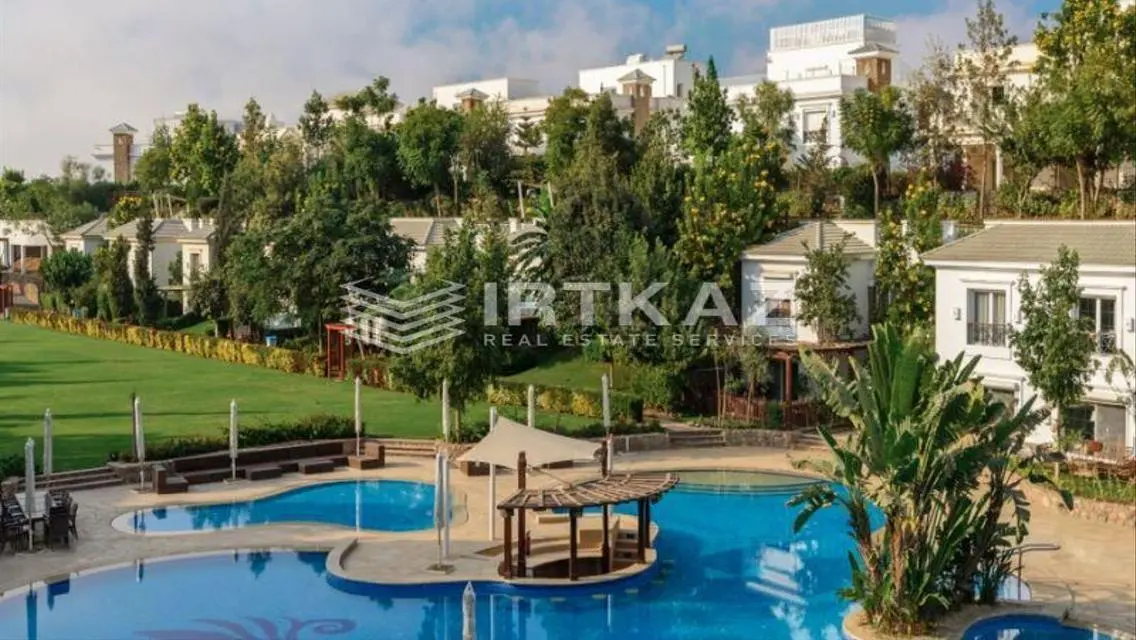 Luxury Villa with Stunning Lake View