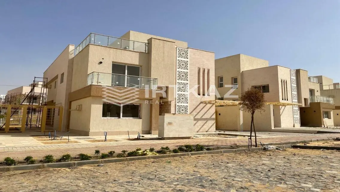 Luxury Villa Overlooking the Lake with All Amenities