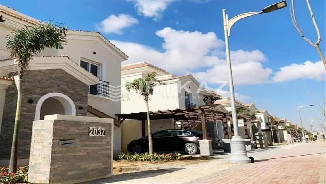Luxury Villa Overlooking the Lake with All Amenities