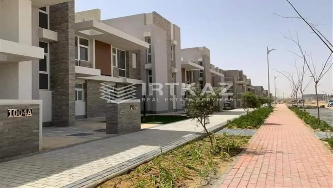 Luxury Villa Overlooking the Lake with All Amenities
