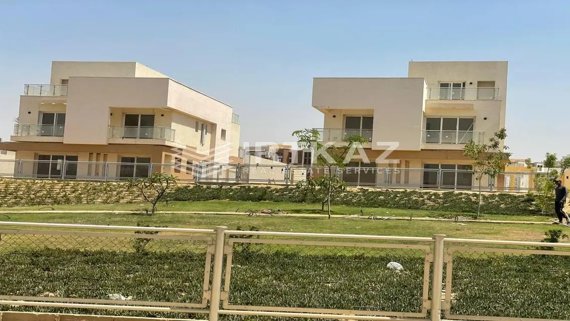 Luxury Villa Overlooking the Lake with All Amenities
