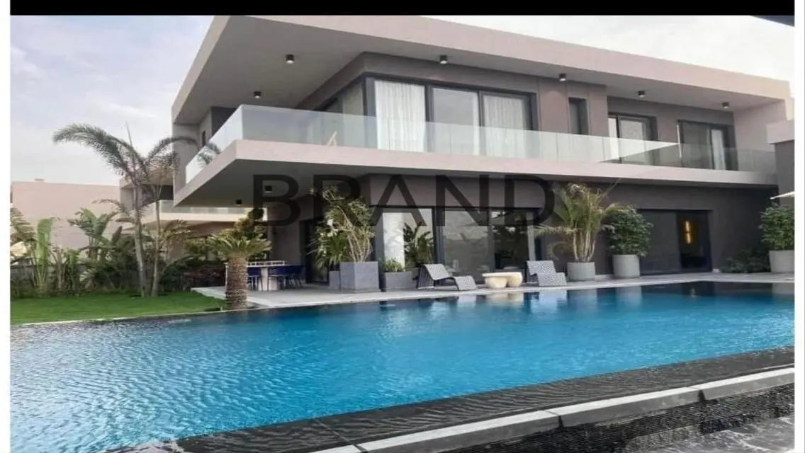 فيلا فاخرة للبيع بسعر مغري