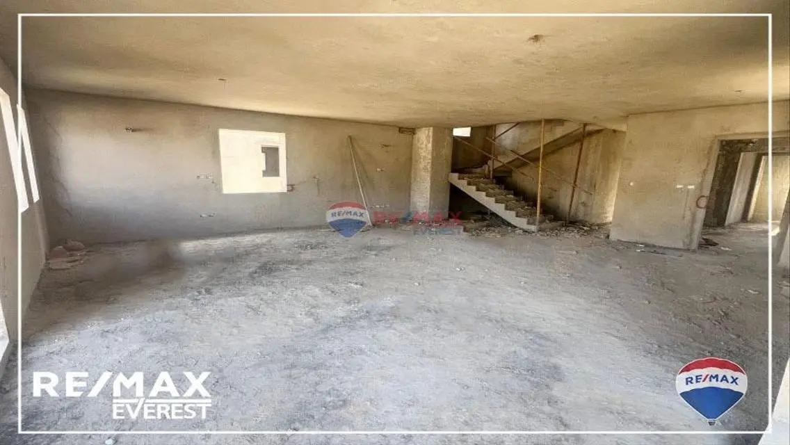 Luxury Villa in Prime Location - For Rent