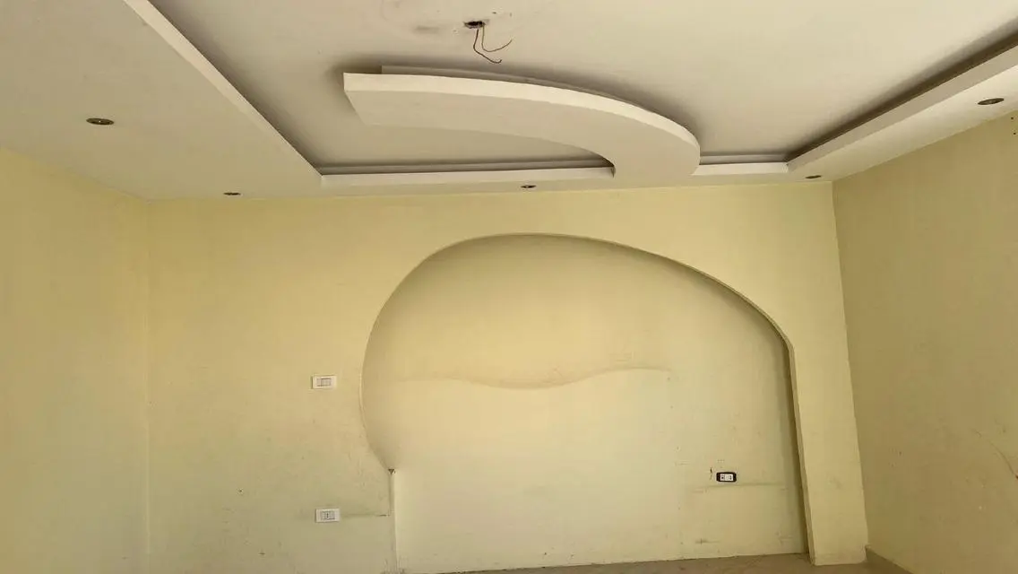 شقة مميزة بمساحة واسعة وإطلالة رائعة