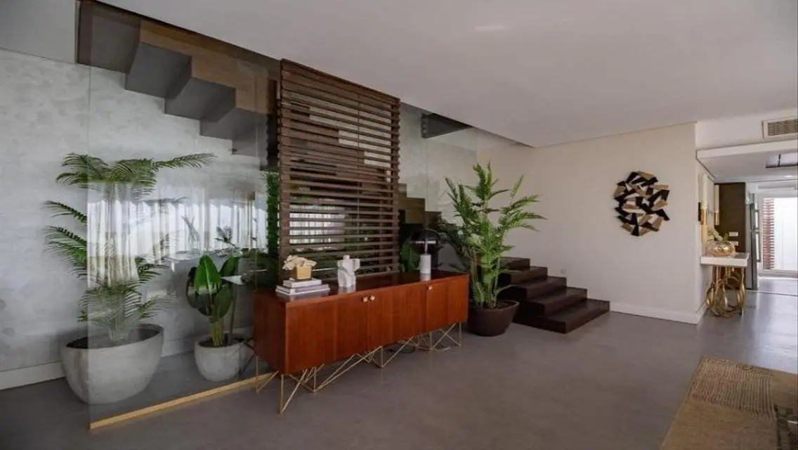 Luxurious Villa with Spacious Design for Sale