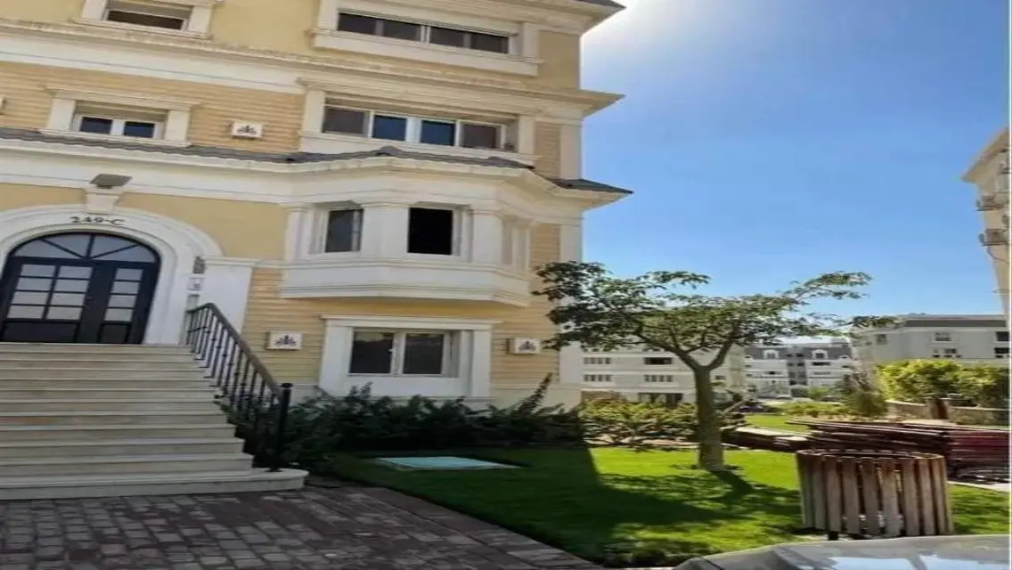 Luxurious Villa with Spacious Design for Sale