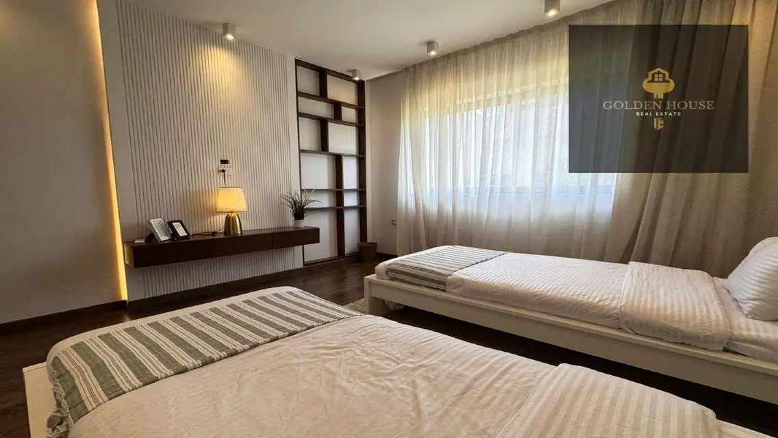 Elegant Lake View Apartment 2-3-4