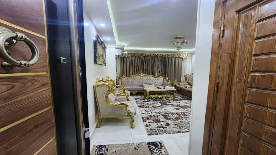Luxury Apartment with 100 Sqm and Balcony