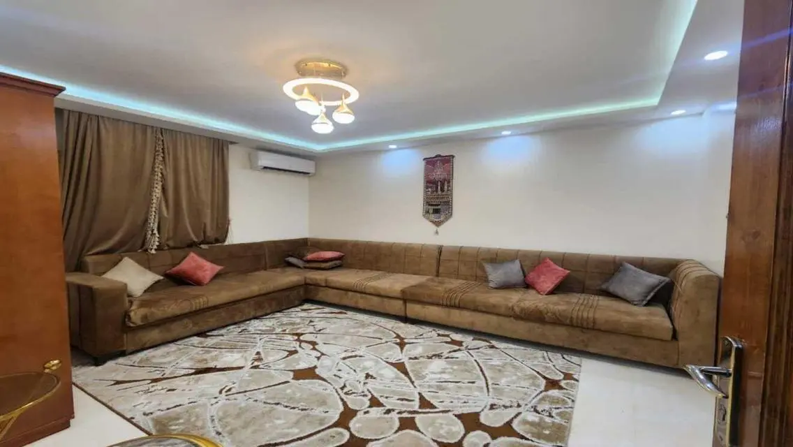 Luxury Apartment with 100 Sqm and Balcony