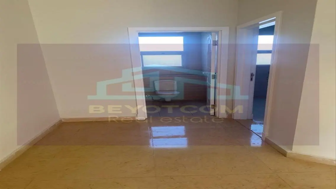 Luxurious Apartment with Spacious Layout in Prime Location
