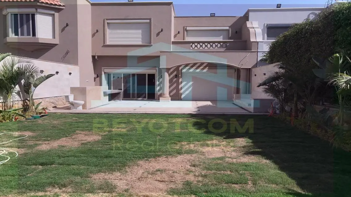 شقة فاخرة 6 غرف مع حديقة خاصة وإطلالة مميزة
