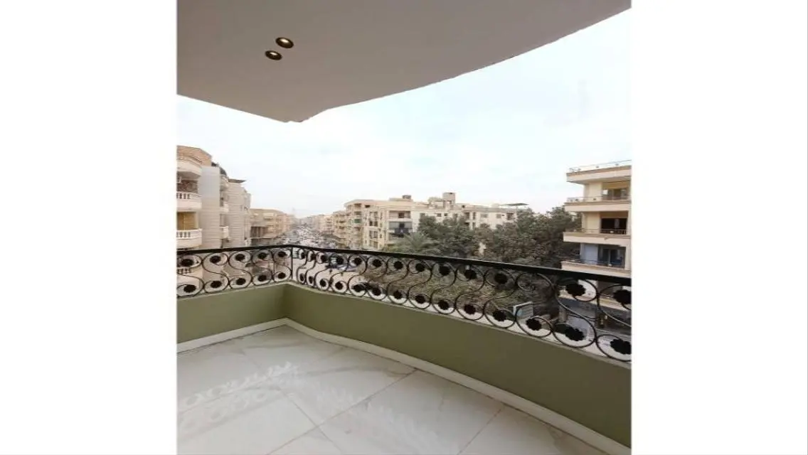 شقة فاخرة بمساحة 220 متر