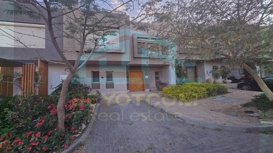 شقة فاخرة للبيع مع إطلالة على بحيرات