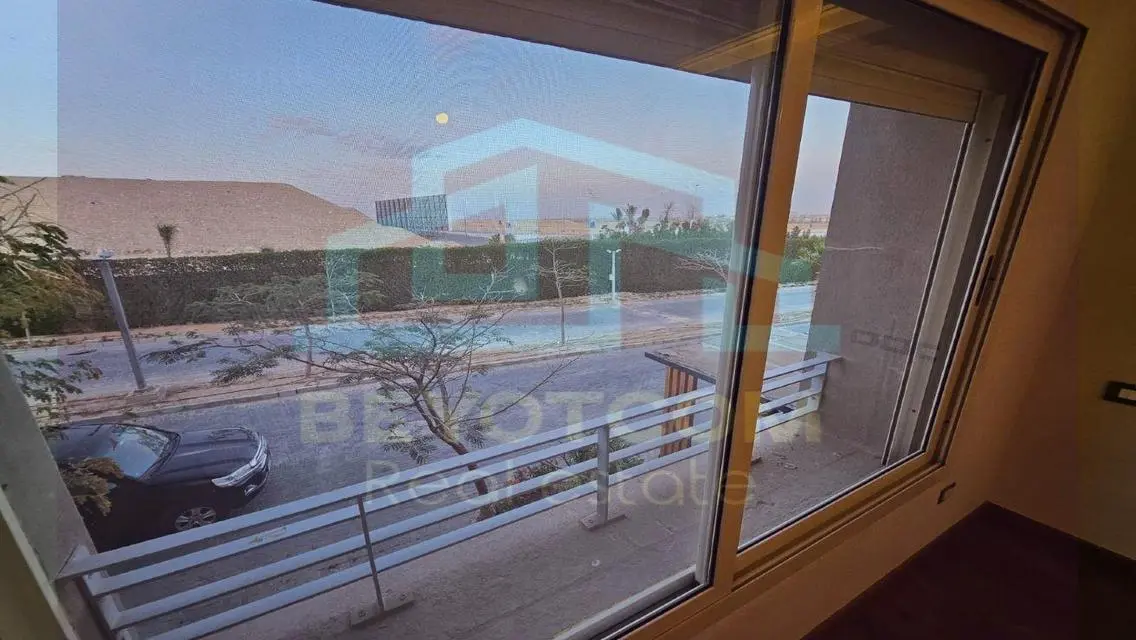 شقة فاخرة للبيع مع إطلالة على بحيرات