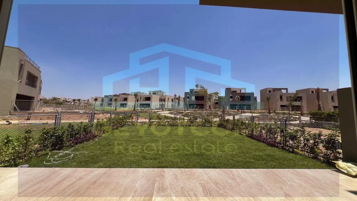 شقة فاخرة مع حديقة خاصة وإطلالة ساحرة