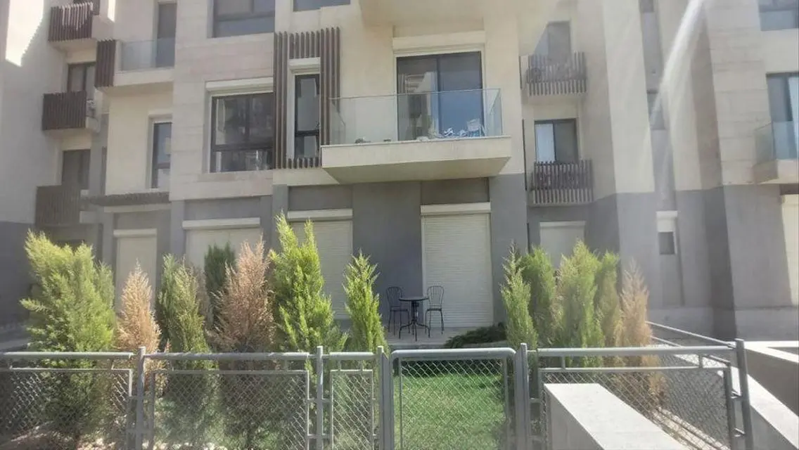فيلا فاخرة للبيع مع كافة المرافق
