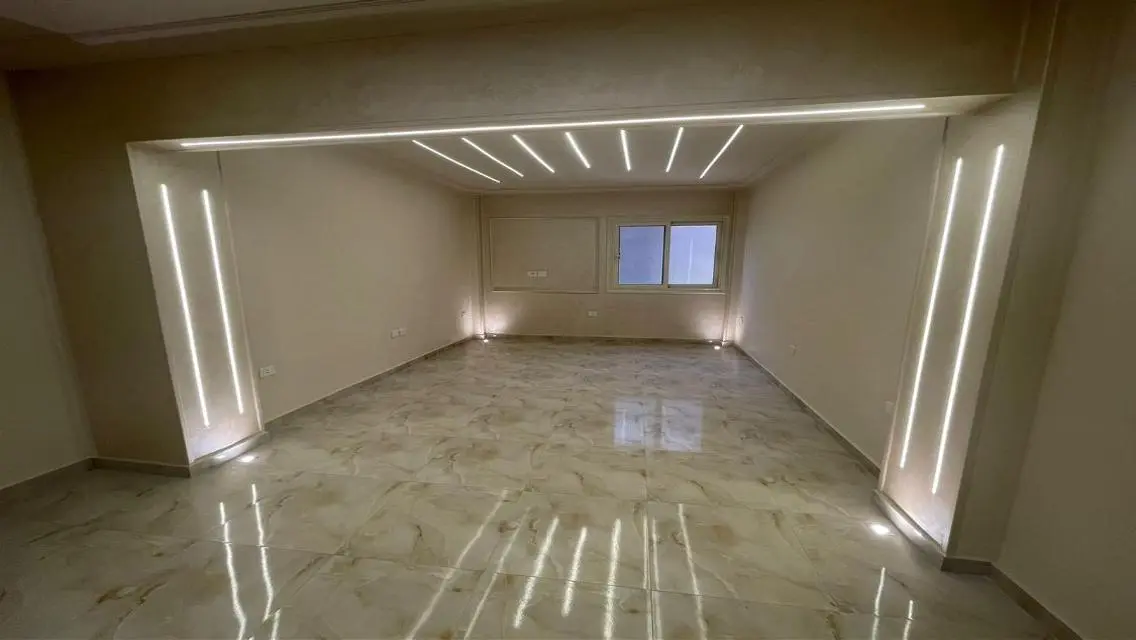 شقة فاخرة للإيجار بحارس أمن