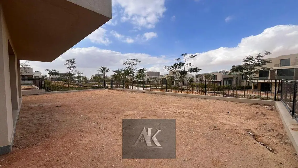Luxury 157 sqm Apartment with Lake Views
