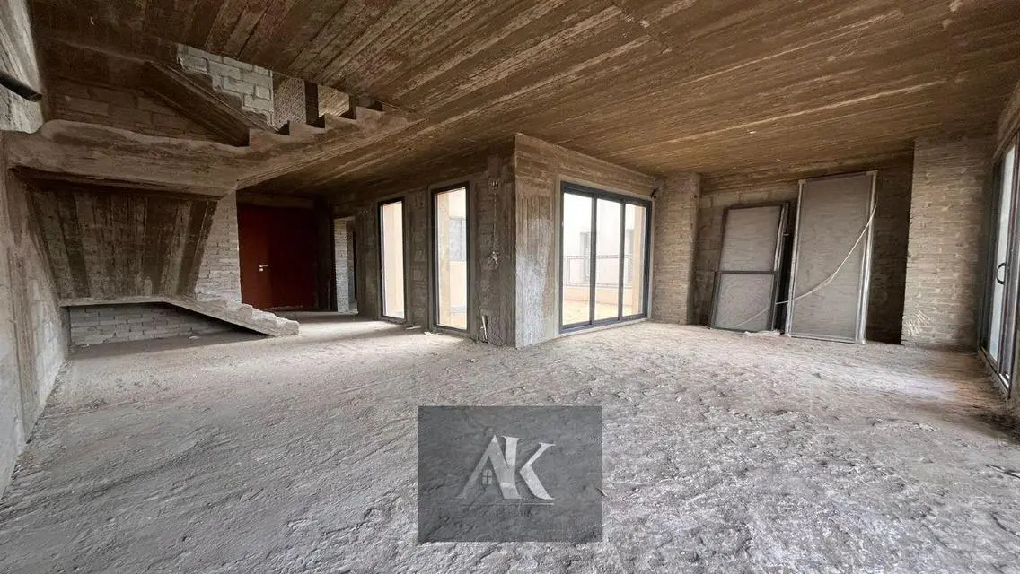 Luxury 157 sqm Apartment with Lake Views