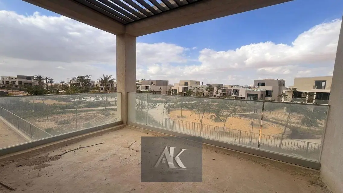 Luxury 157 sqm Apartment with Lake Views