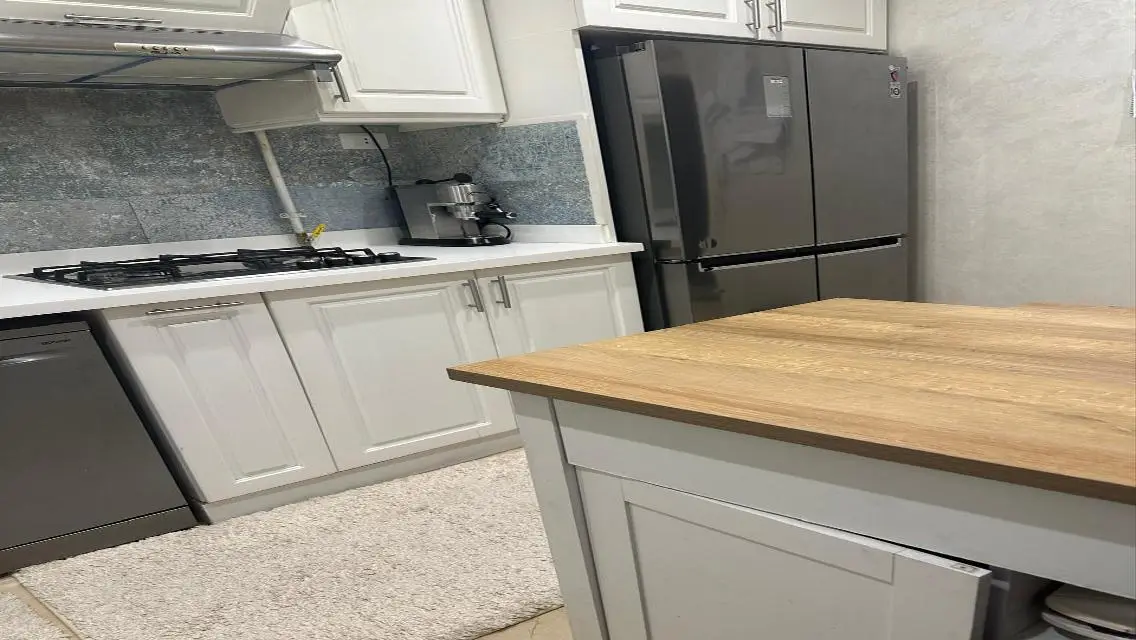 شقة فاخرة بمساحة واسعة ومميزات مميزة للبيع